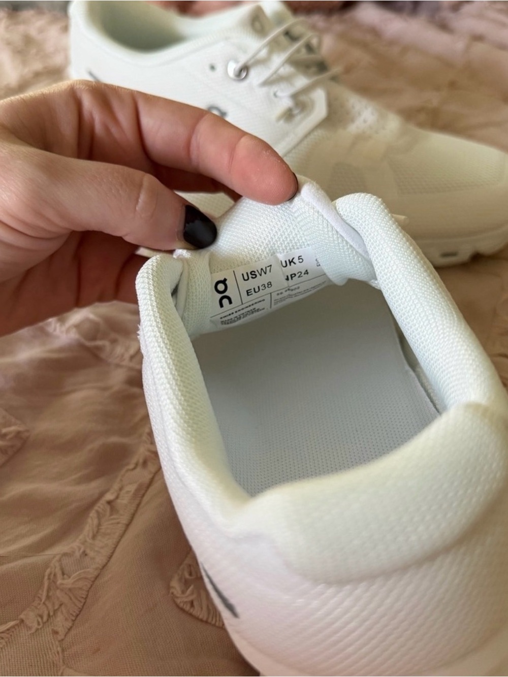On Running White Athletic Sneakers new never worn - Picture 5 of 5